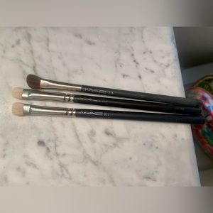 MAC Cosmetics makeup brushes 239 eyeshadow brush x 2 and 275 angled shadow brush